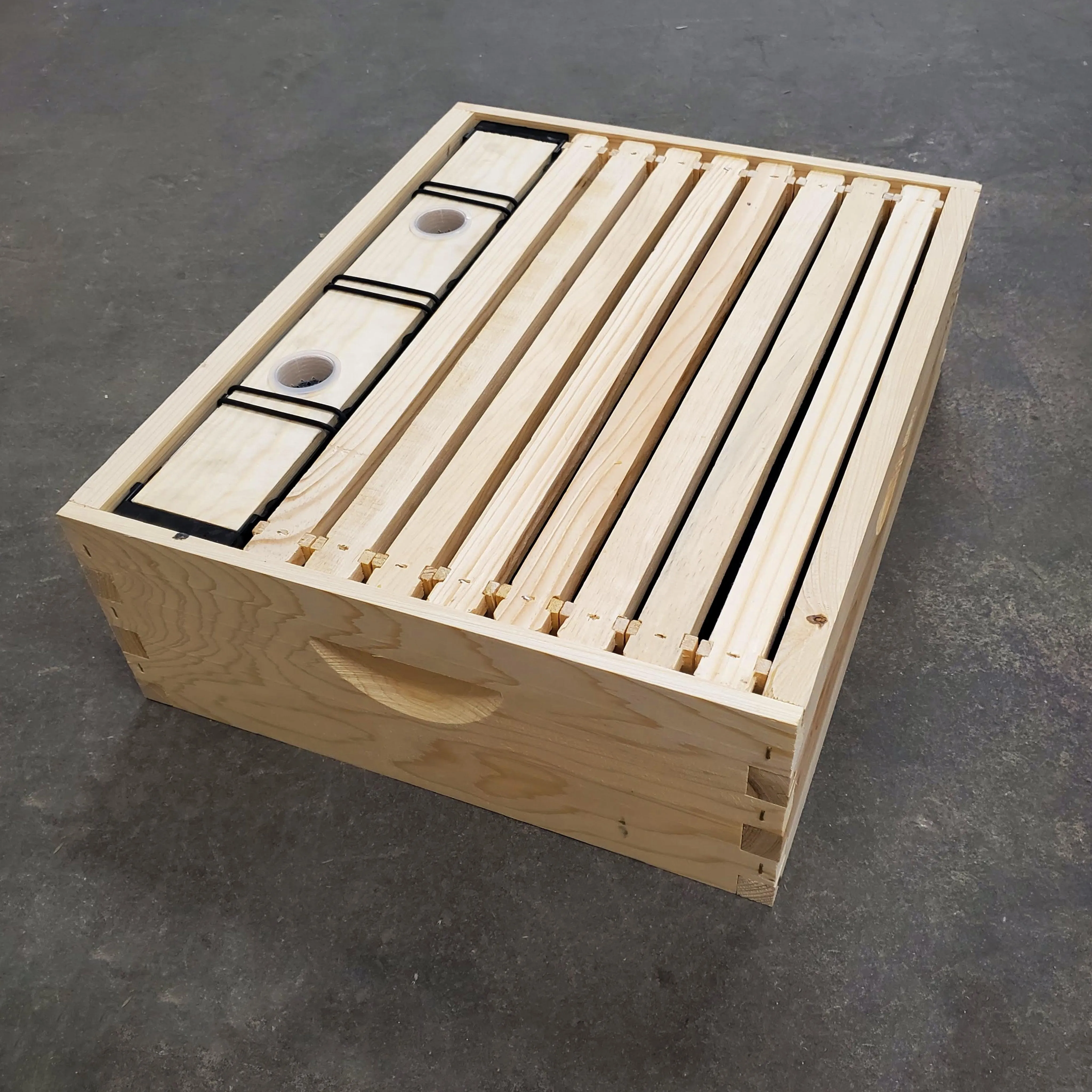 Medium Frame Division Feeder with Ladder